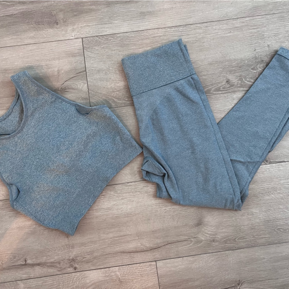 Heather Blue/grey workout set. Used twice. Like new.